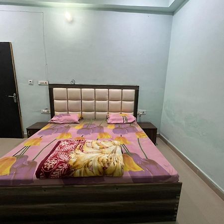 Shri Ji Baba Ki Haveli Hotell Govardhan Exteriör bild