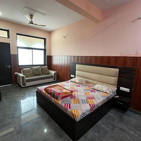 Shri Ji Baba Ki Haveli Hotell Govardhan Exteriör bild