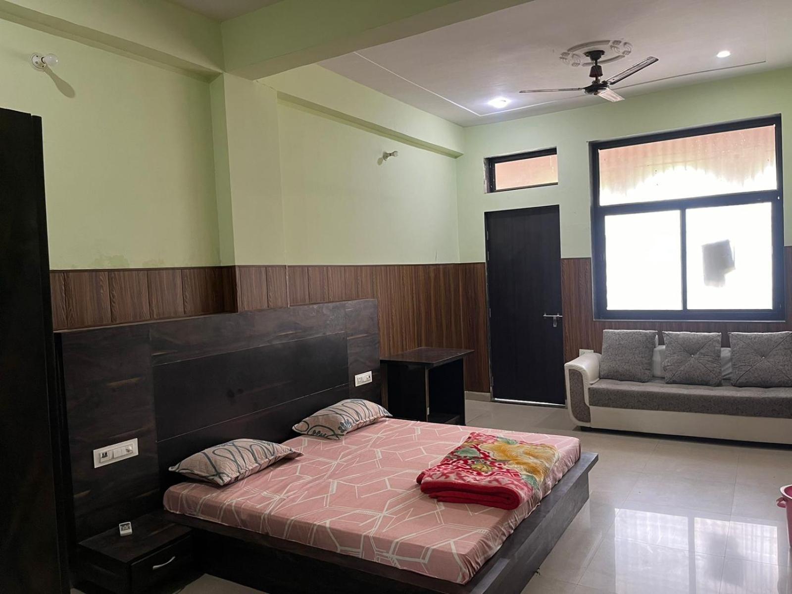 Shri Ji Baba Ki Haveli Hotell Govardhan Exteriör bild