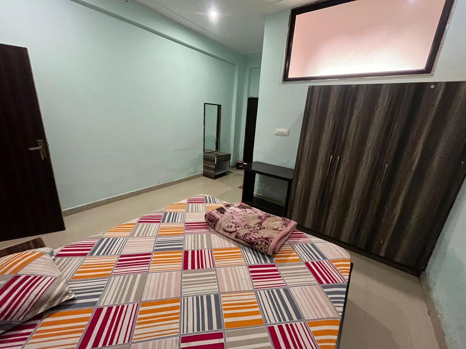 Shri Ji Baba Ki Haveli Hotell Govardhan Exteriör bild
