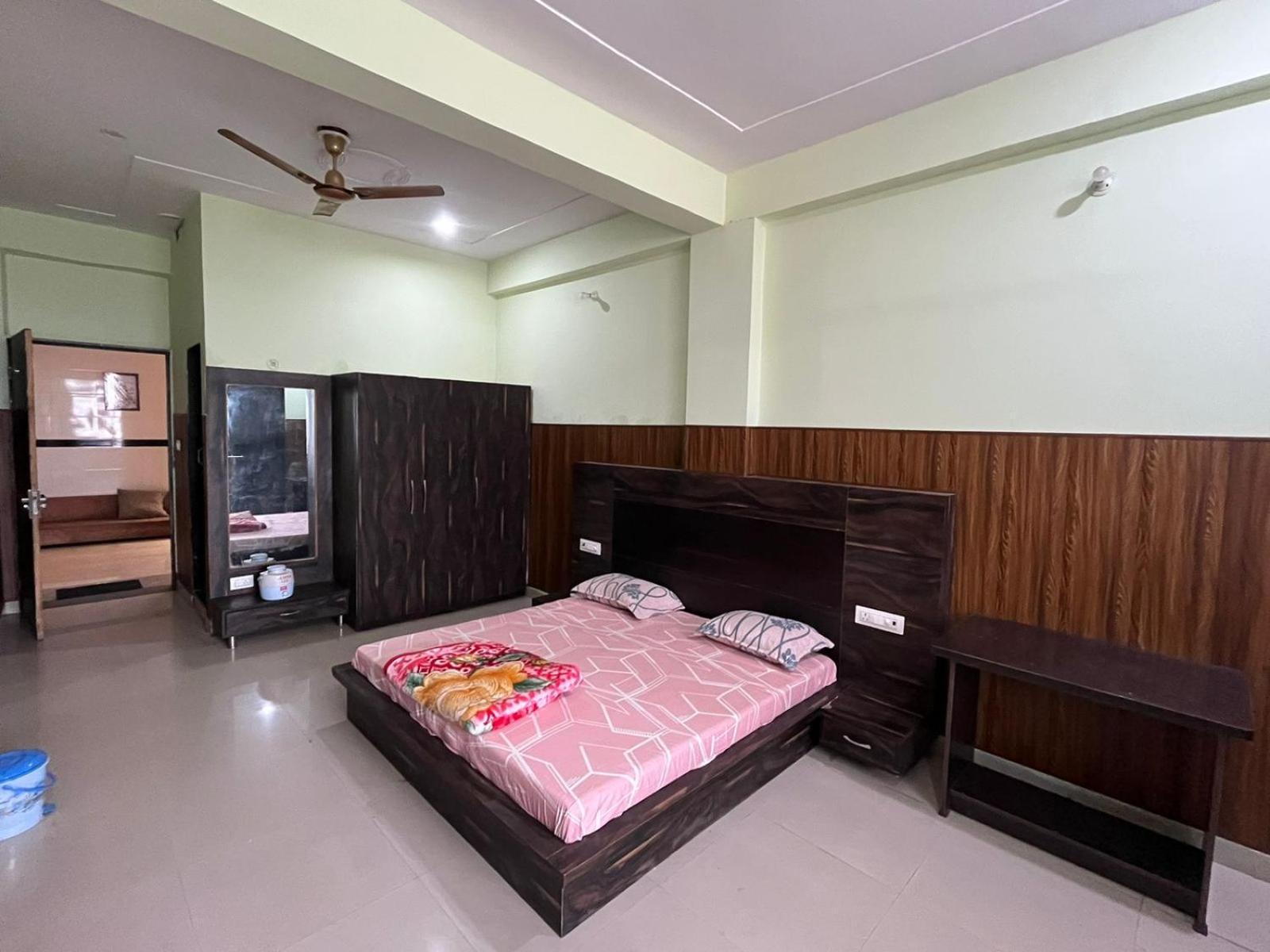 Shri Ji Baba Ki Haveli Hotell Govardhan Exteriör bild