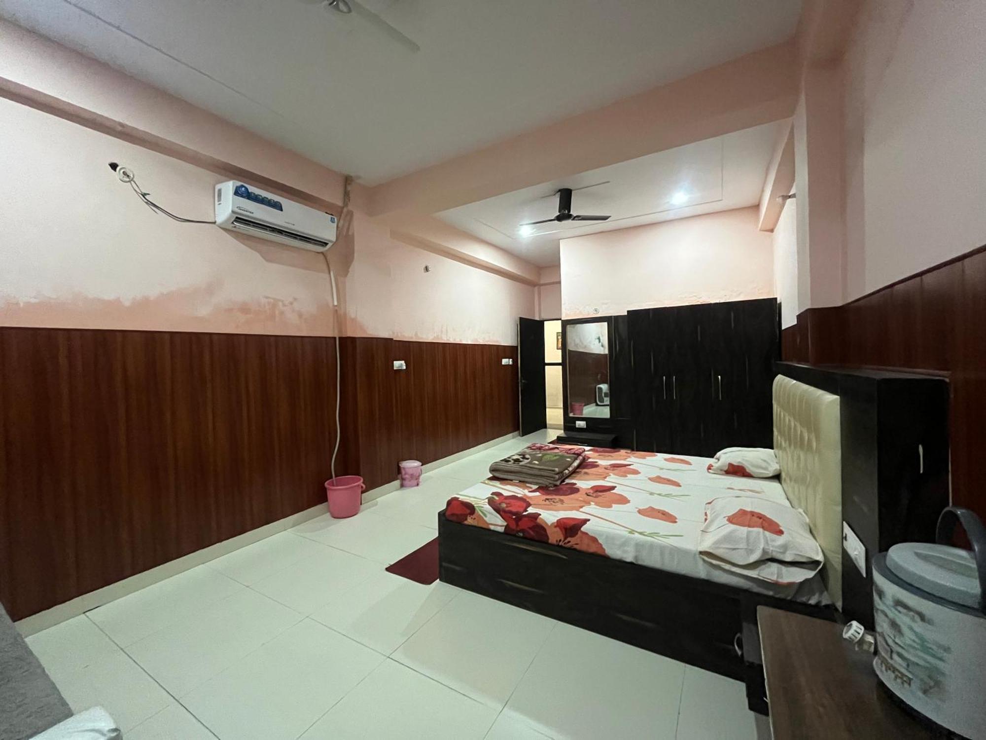 Shri Ji Baba Ki Haveli Hotell Govardhan Exteriör bild
